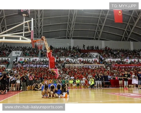 篮球新秀挑战“扣篮大赛厕纸版”——让娱乐更“贴身”的表演盛宴